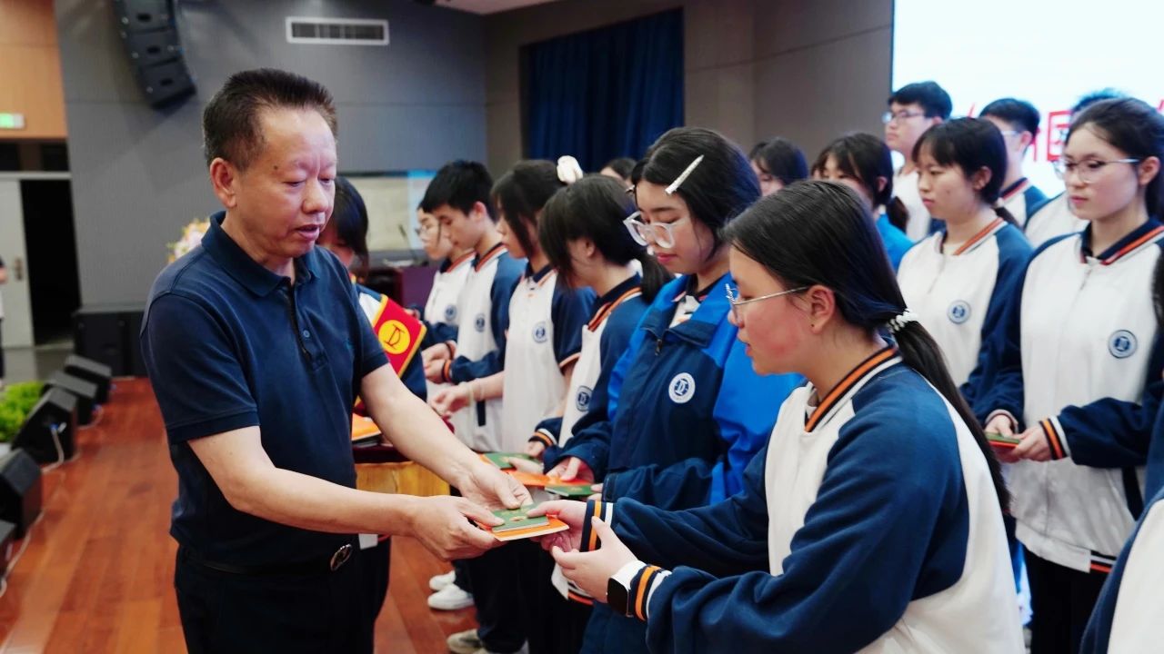 入团扬青春 共筑中国梦：恒定中学第七期入团仪式